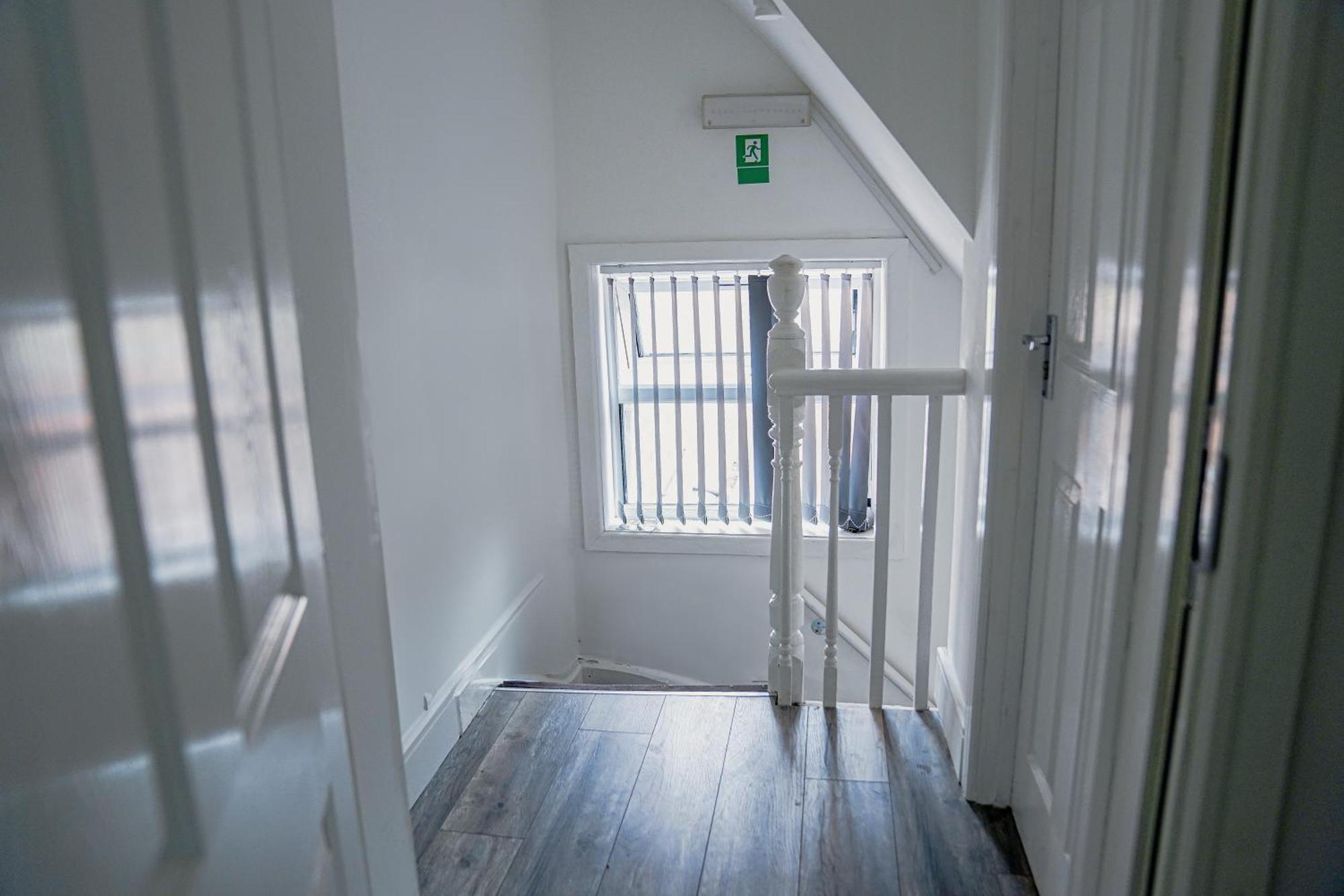 Hiltop 2bed Apartment, Near Centre, Sleeps 4 With Parking Apartment
