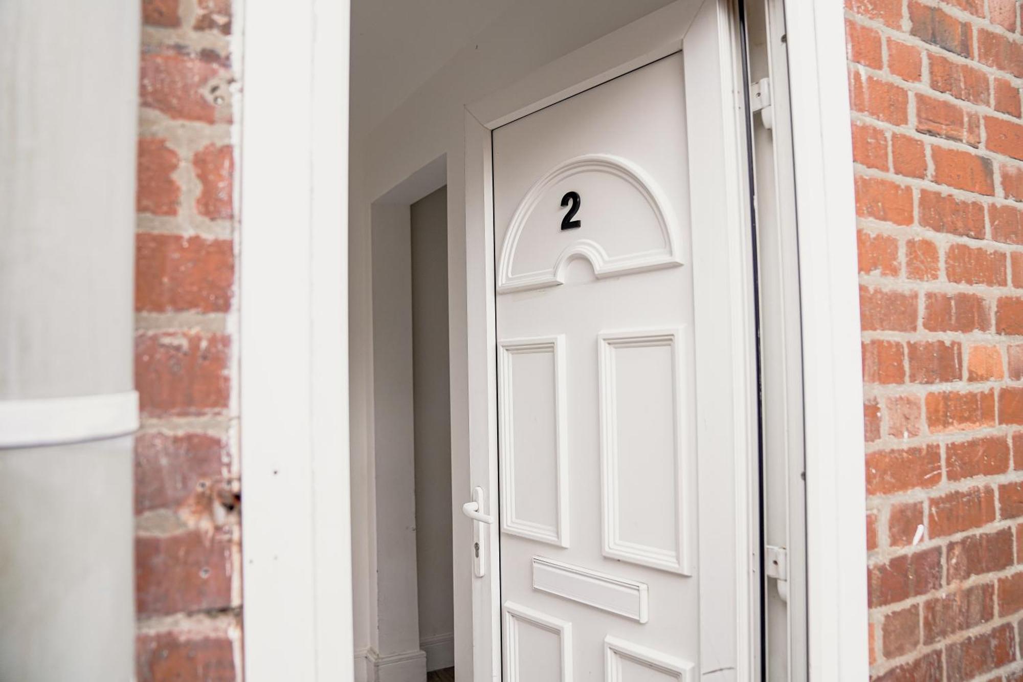 Hiltop 2bed Apartment, Near Centre, Sleeps 4 With Parking Apartment Coventry